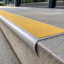 Commercial Anti Slip Stair Nosing 60x39mm R11 Aluminium BS8300
