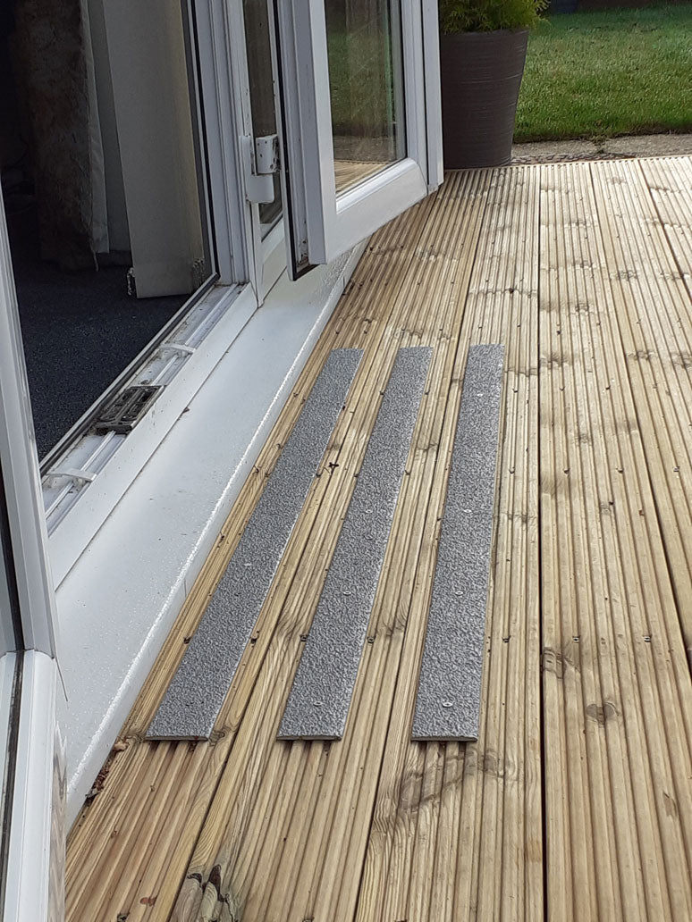 90mm Medium Grit Non-Slip Decking Strips For Wet And Frosty Conditions